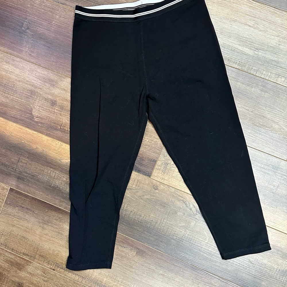 DKNY Black capri leggings